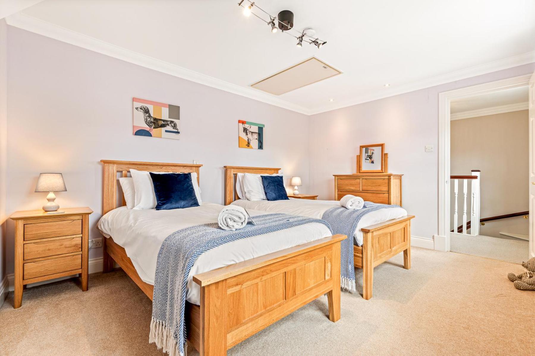 Olive Tale Villa Henley-on-Thames Bagian luar foto