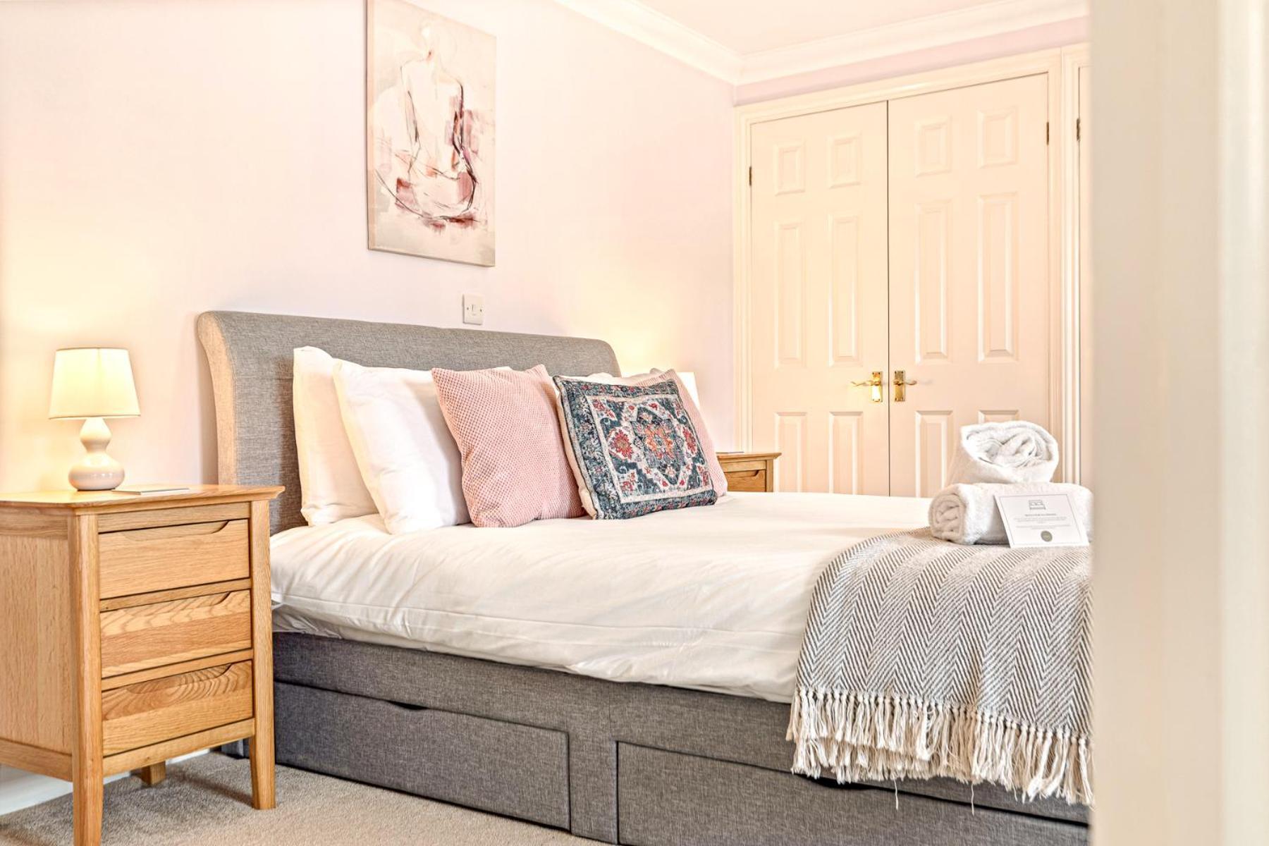 Olive Tale Villa Henley-on-Thames Bagian luar foto
